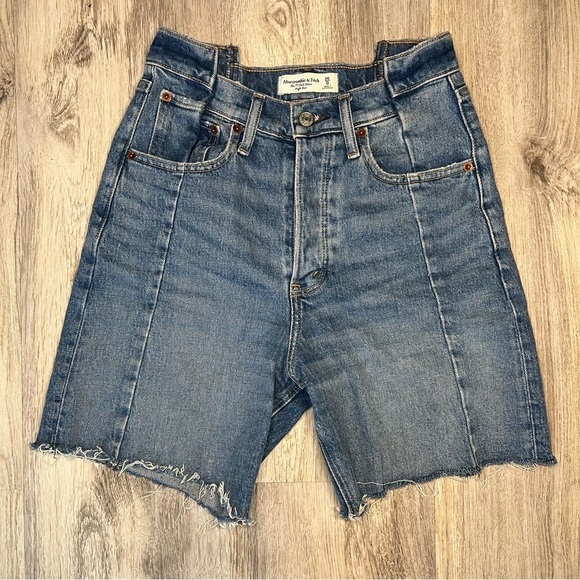 Abercrombie & Fitch Pants - Abercrombie and Fitch The Dad Short High Rise Size 25/0